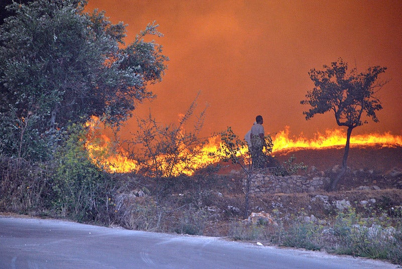 Ζάκυνθος:  Τρεις νέες εστίες φωτιάς σε απόσταση ενός χιλιομέτρου – Ετοιμοι να εγκαταλείψουν τα σπίτια τους οι κάτοικοι των Μαριών – Αφαντοι οι εμπρηστές!